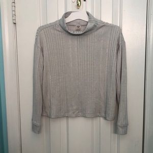Lightweight mock turtleneck sweater